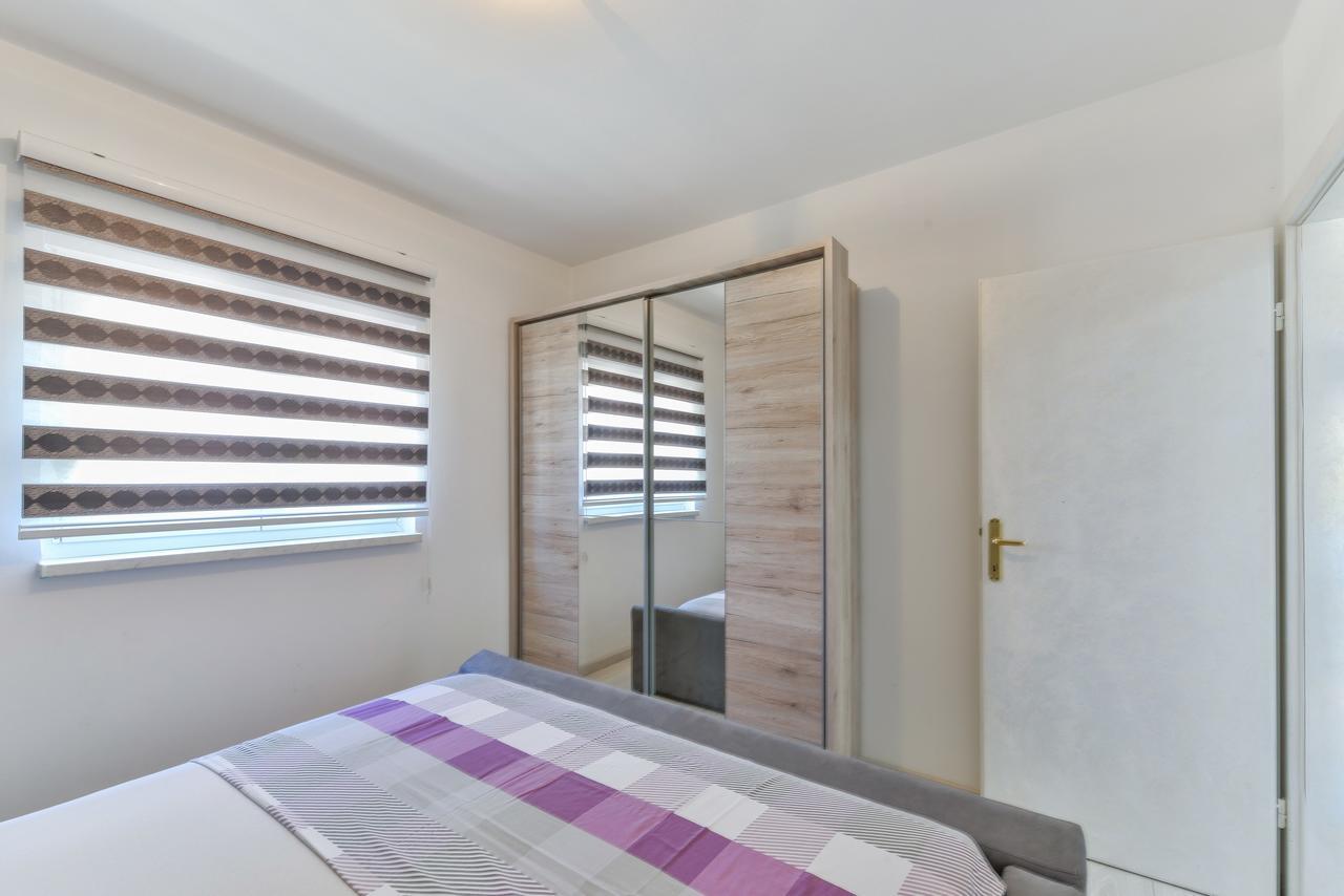 Apartments Lucica Vir Exterior photo
